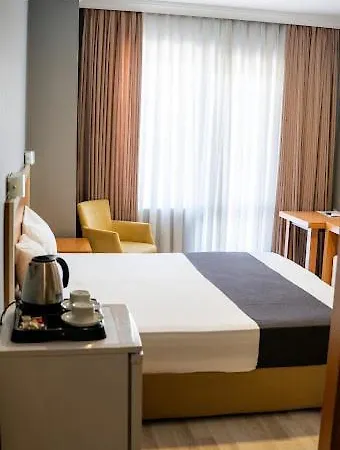 מלון Emsa Palace *