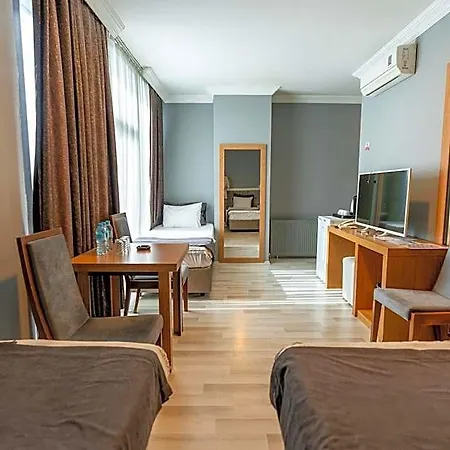 Emsa Palace Hotel *